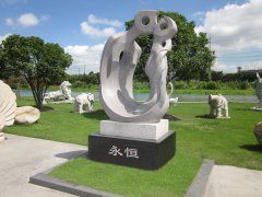 永恒之恋：122cc太阳集成游戏碑雕中的爱之赞歌